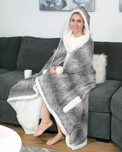 Chic Home Meirav 51x71 Hooded Snuggle 7 Chic Home Meirav 51x71 Hooded Snuggle -Avanti Linens Shop 10763061 fpx